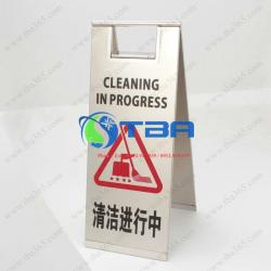Bảng cảnh báo chữ A inox đặt sàn, Đang làm vệ sinh