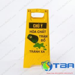 Bảng nhựa chữ A cảnh báo HÓA CHẤT TRÀN ĐỔ
