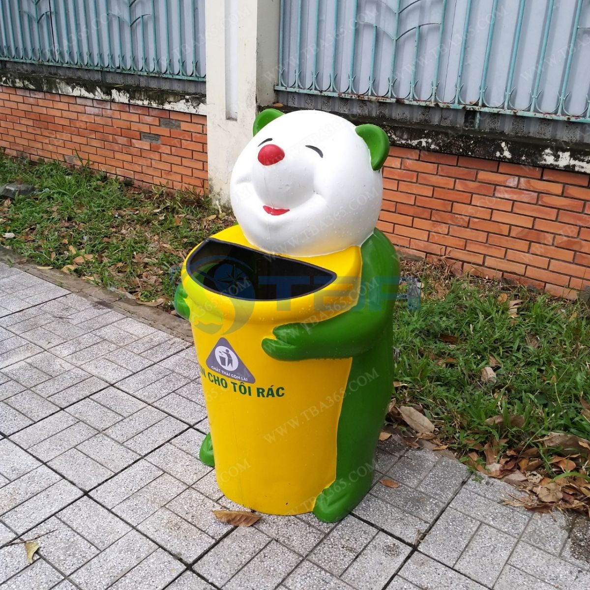 Thùng rác COMPOSITE hình gấu cho trường học